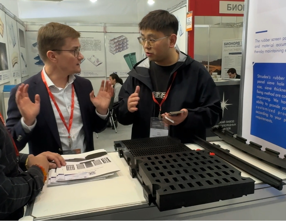 Profesionales del sector y clientes potenciales.